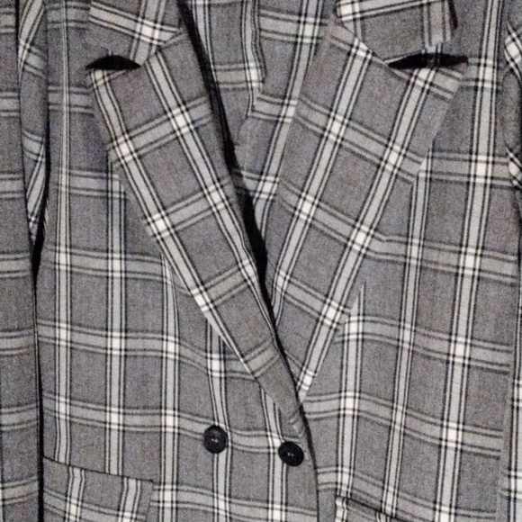 A plaid Shein pant suit - Picture 3 of 7